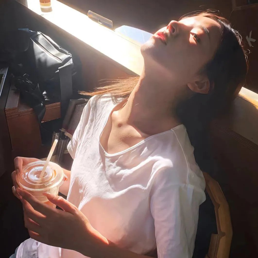 顶楼左边那栋房子